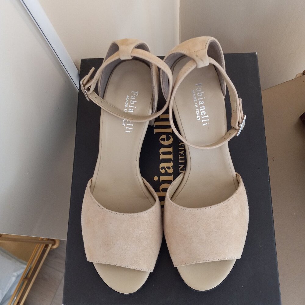 Fabianelli Beige Suede Ankle Strap Block Heel Sandals Sz 38/ 7 -7.5 ITALY